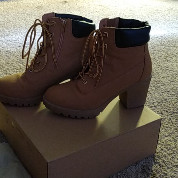 Shoes - Picture 4 of 5